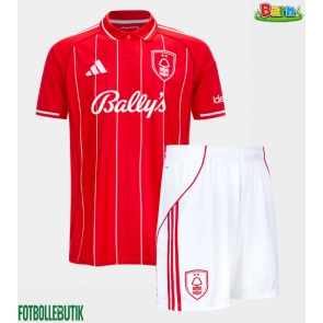 Nottingham Forest Hemmaställ Barn 2025-26 Kortärmad (+ Korta byxor)